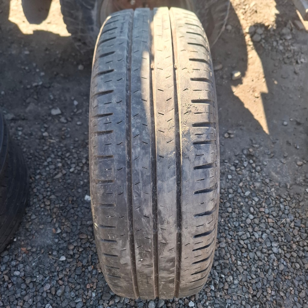215/70R15C 109/107S Nexen Roadian CT8 Käytetty kesärengas 6mm DOT-17 ...